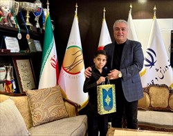 تقدیر رئیس فدراسیون از ورزشکار ۱۲ ساله اسنوکر در جریان مسابقات رنکینگ کشوری