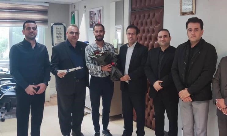 تجلیل جهانبخش آرمان مدیرکل ورزش و جوانان  از حامد ذره دوست ملی پوش اسنوکر استان گیلان